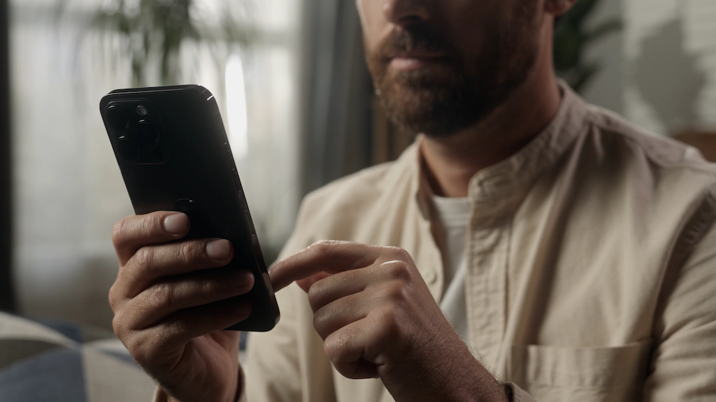 Polacy biorą kredyty na iPhone’y?! Szokujące dane o długach za smartfony